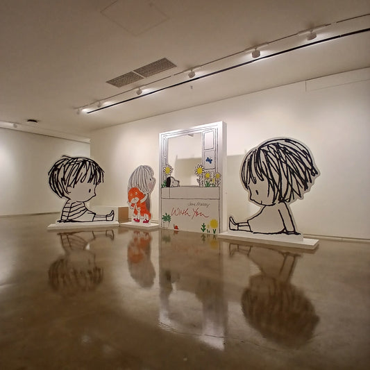 Honeycomb life-size figure