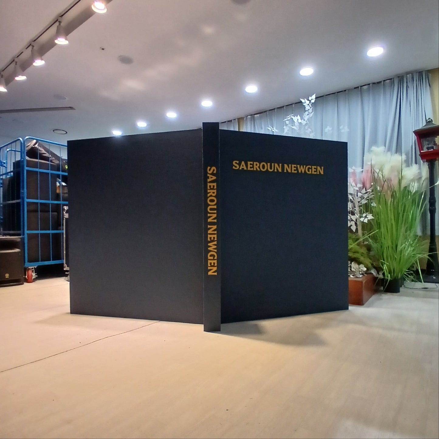[Book-Shaped Photo Zone] Honeycomb Board