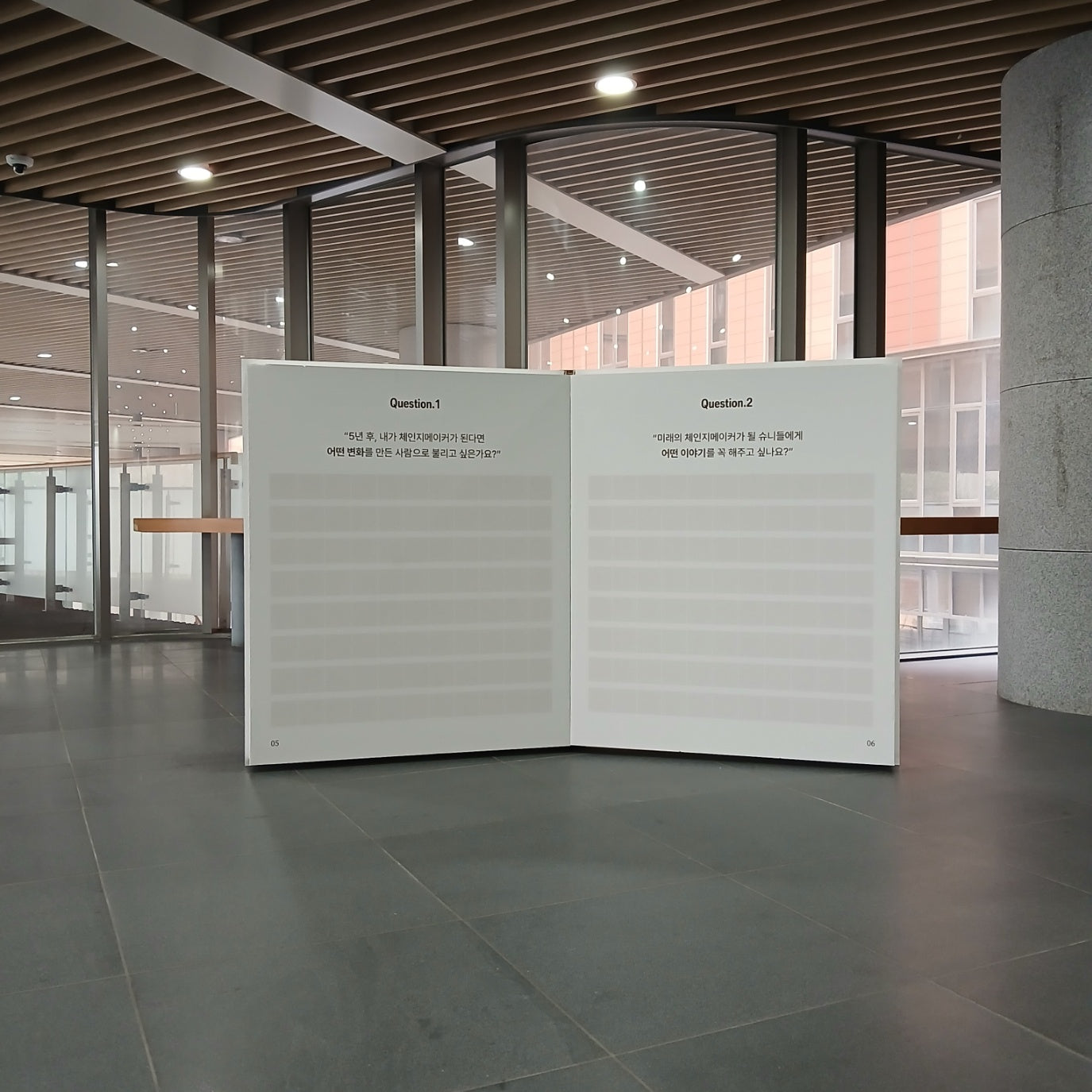 [Book-Shaped Photo Zone] Honeycomb Board